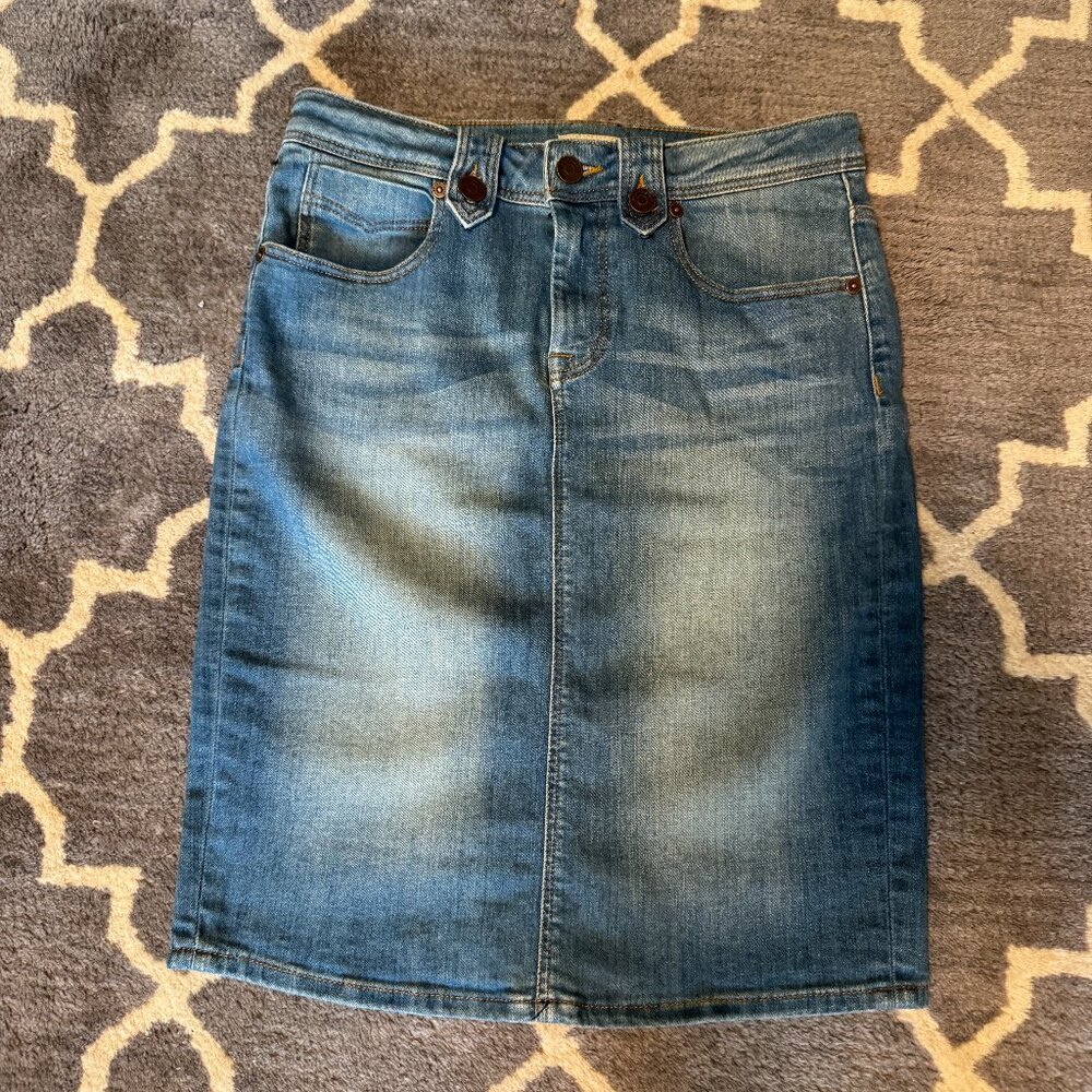 $600 Burberry Brit Womens denim jean skirt Size 4 Small EXCELLENT CONDITION